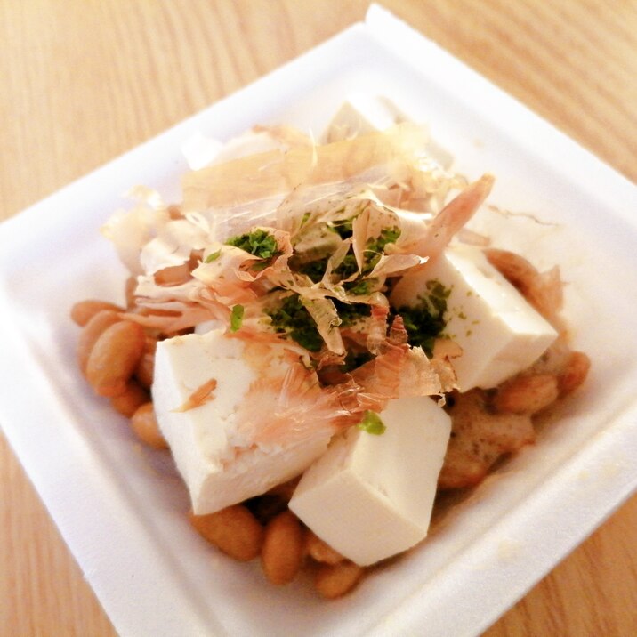 豆腐とおかかと青海苔のわさび納豆
